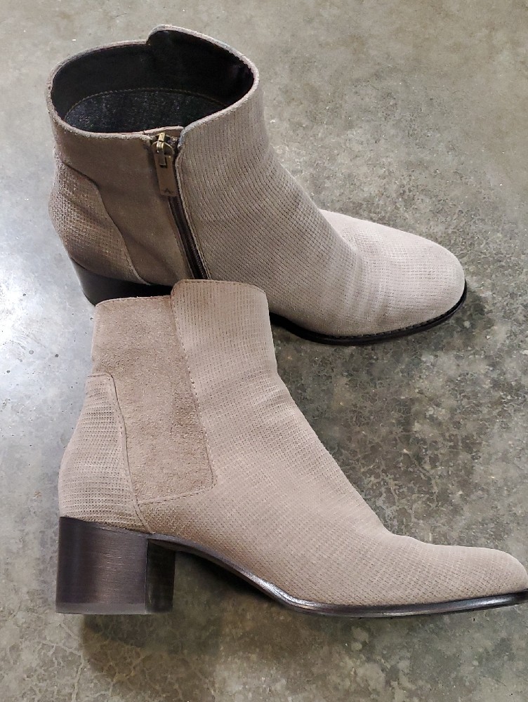 Aquatalia Tisha Light Taupe Suede Ankle Booties With Side Zip Women's Size 9.5